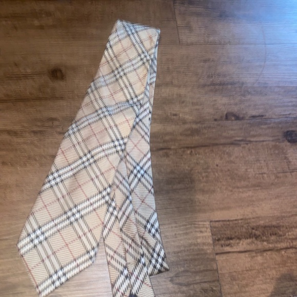 Burberry vintage Nova silk tie - Picture 1 of 3